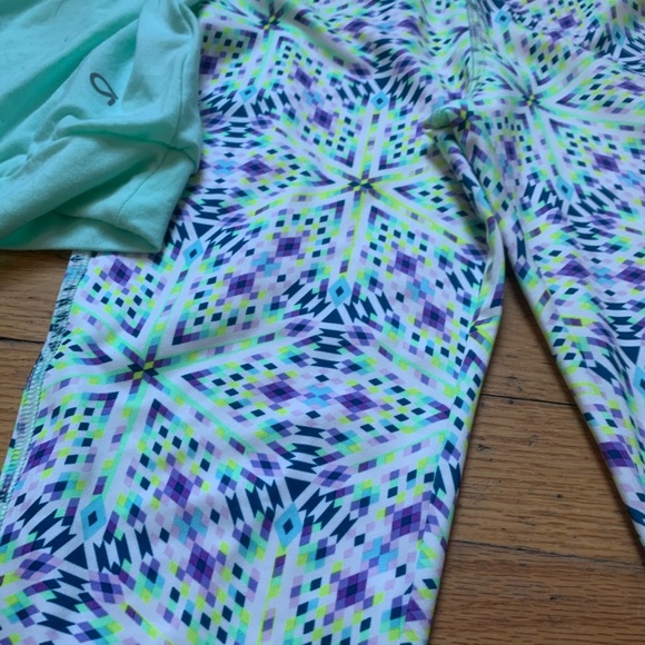 *NWOT* Gapfit Athletic Bundle - Picture 2 of 4